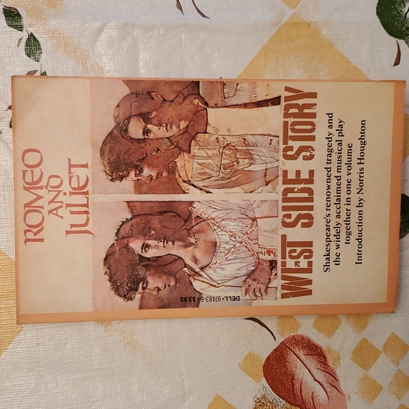 Other - 2/$8 🎭 1965 West Side Story Romeo And Juliet paperback book 📚